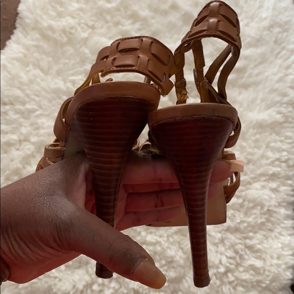 heels - Picture 3 of 6